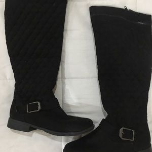 Women’s black boots